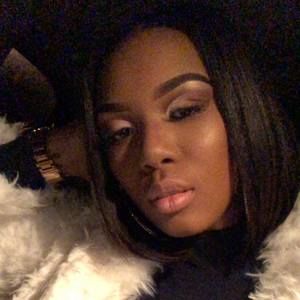 Meet your Posher, Shaela